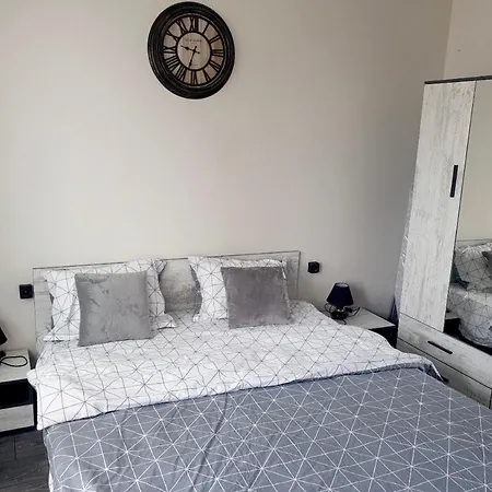 Budget Luxury - Absolutely New Building! * ルセ