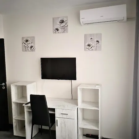 Budget Luxury - Absolutely New Building! アパート ルセ