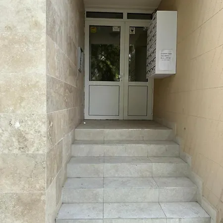 Budget Luxury - Absolutely New Building! アパート ルセ